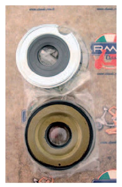 Crankshaft bearing kit RMS 100200850 with o-rings and oil seals plavi