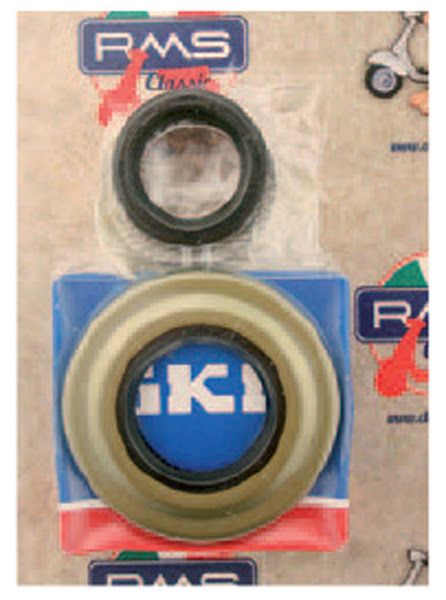 Crankshaft bearing kit RMS 100200860 with o-rings and oil seals plavi