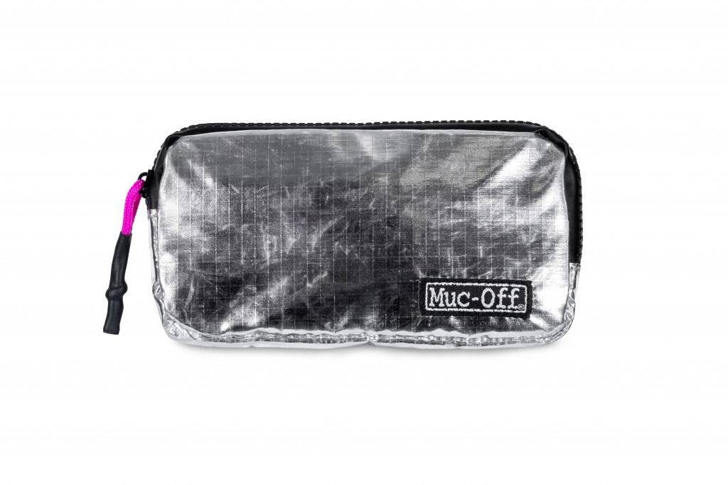 Essentials case MUC-OFF 20453 silver