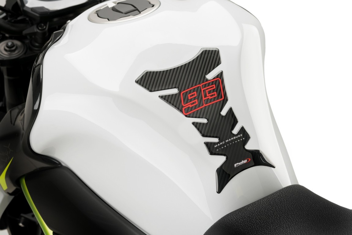 Tank pad PUIG 93 MARC MÁRQUEZ 20682C carbon look