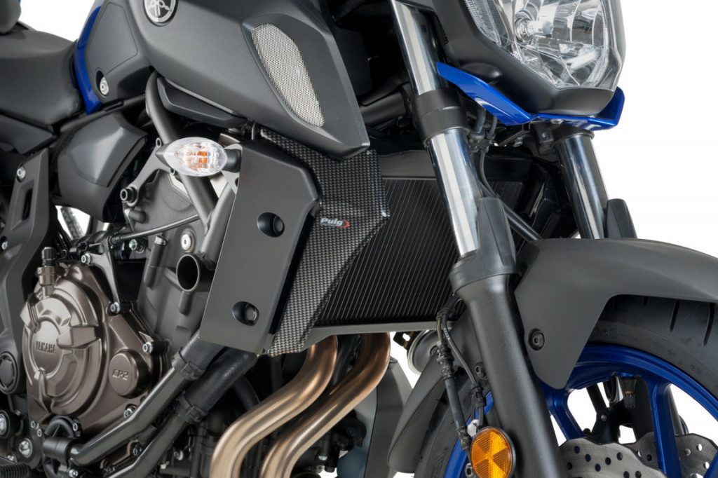 Radiator side panels PUIG 9730C carbon look stickers included