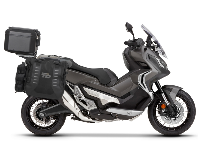 Complete set of SHAD TERRA TR40 adventure saddlebags and SHAD TERRA BLACK aluminium 55L topcase, including mounting kit SHAD HONDA X-ADV 750