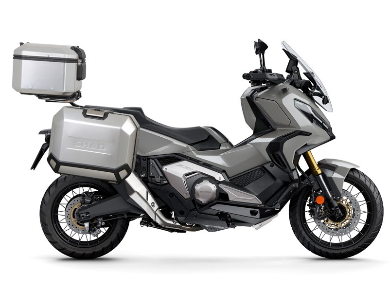 Set aluminijastih kofera sa nosačima in pločo SHAD TERRA, 48L stražnji kofer i 47L bočni koferi SHAD HONDA X-ADV 750