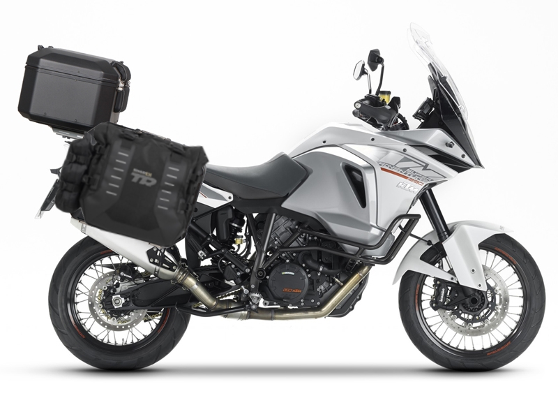 Complete set of SHAD TERRA TR40 adventure saddlebags and SHAD TERRA BLACK aluminium 55L topcase, including mounting kit SHAD KTM Adventure 1090, 1190, Super Adventure 1290 (R, S)