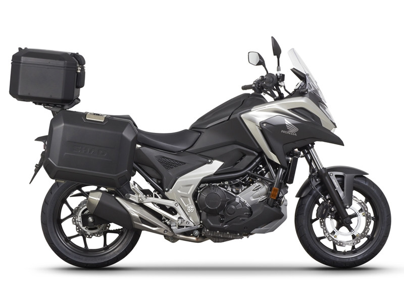 Set aluminijastih kofera sa nosači i pločo SHAD TERRA BLACK, 48L stražnji kofer in 47L bočni koferi SHAD HONDA NC 750 X 2021-