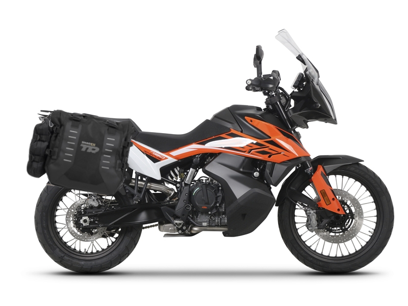 Complete set of SHAD TERRA TR40 adventure saddlebags, including mounting kit SHAD KTM 790 Adventure (R) / KTM 790 Adventure (L) / HUSQVARNA NORDEN 901