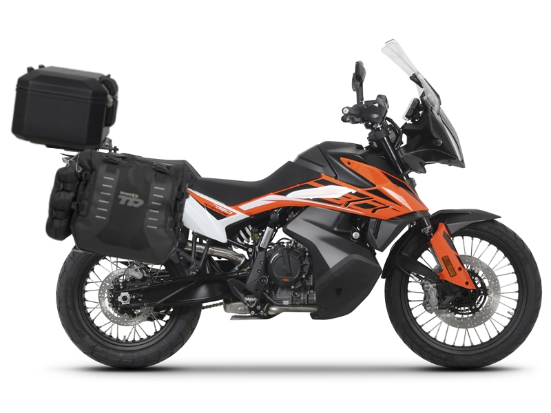 Complete set of SHAD TERRA TR40 adventure saddlebags and SHAD TERRA BLACK aluminium 37L topcase, including mounting kit SHAD KTM 790 Adventure (R) / KTM 790 Adventure (L) / HUSQVARNA NORDEN 901