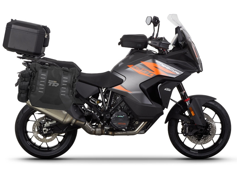 Complete set of SHAD TERRA TR40 adventure saddlebags and SHAD TERRA BLACK aluminium 37L topcase, including mounting kit SHAD KTM Super Adventure 1290 (R, S)