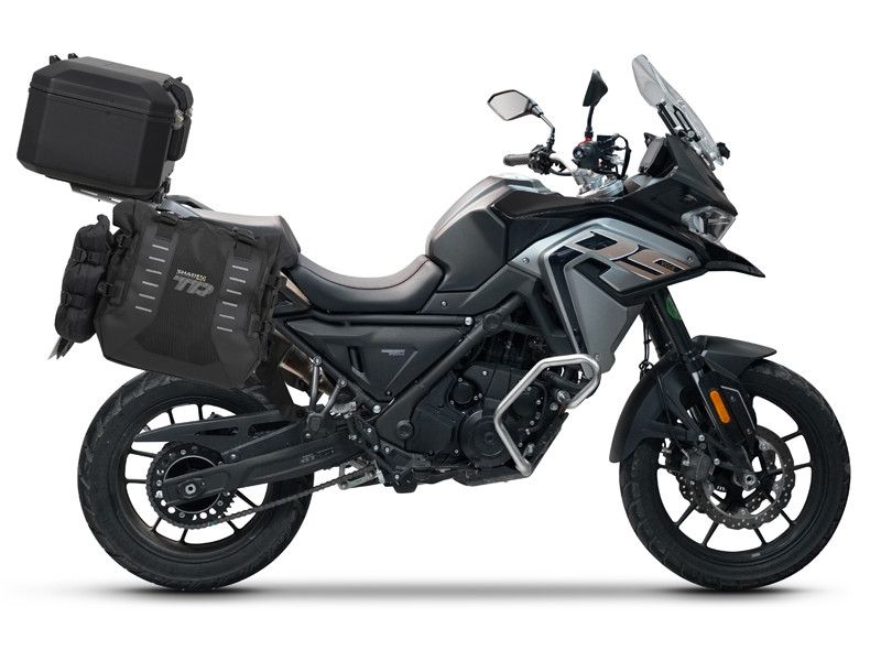 Complete set of SHAD TERRA TR40 adventure saddlebags and SHAD TERRA BLACK aluminium 48L topcase, including mounting kit SHAD Voge 650DS / 650DSX