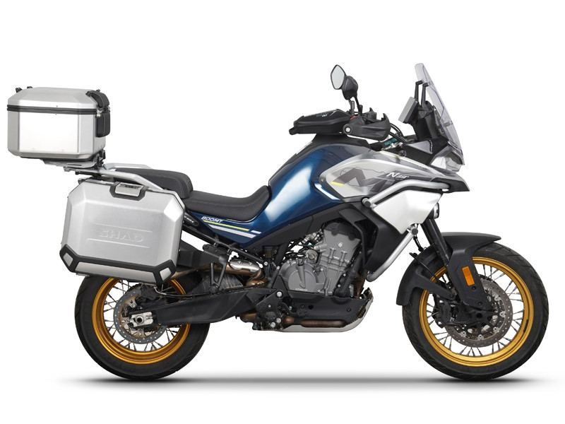 Set aluminijastih kofera sa nosači in pločo SHAD TERRA, 37L stražnji kofer in 36L/47L bočni koferi SHAD CF Moto 800MT