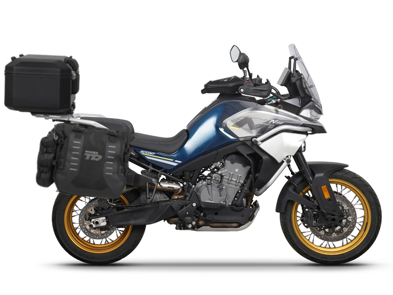 Complete set of SHAD TERRA TR40 adventure saddlebags and SHAD TERRA BLACK aluminium 37L topcase, including mounting kit SHAD CF Moto 800MT