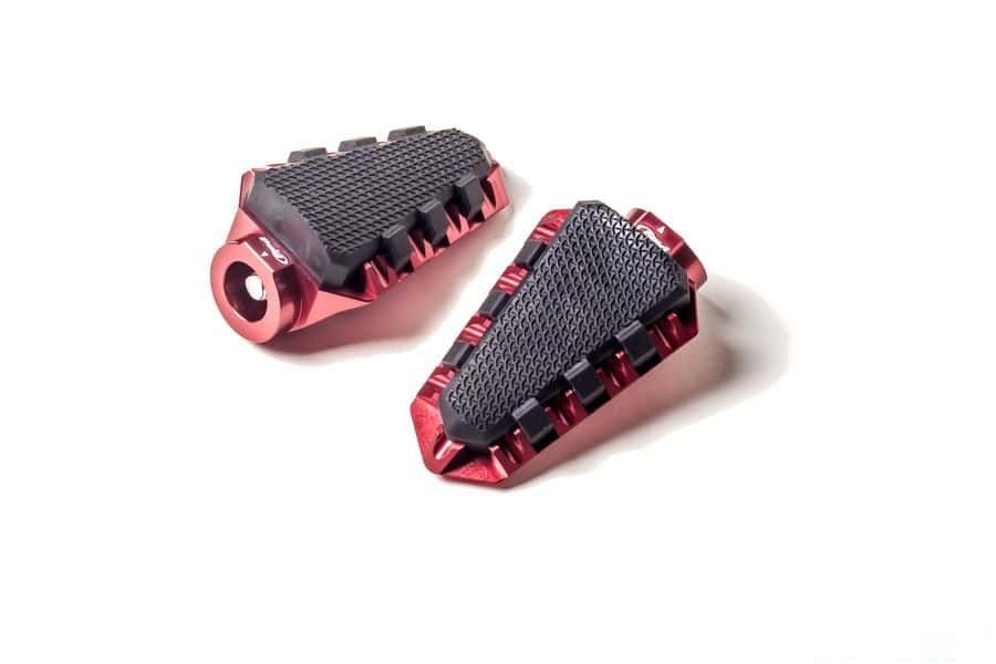 Footpegs without adapters PUIG TRAIL 7319R crven with rubber