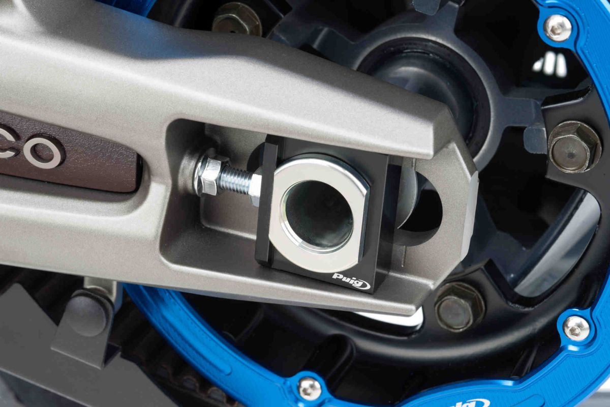 Tensors for rear wheel PUIG 9545N Crni pair for KYMCO AK 550 2017-2022, KYMCO AK 550 Premium 2024